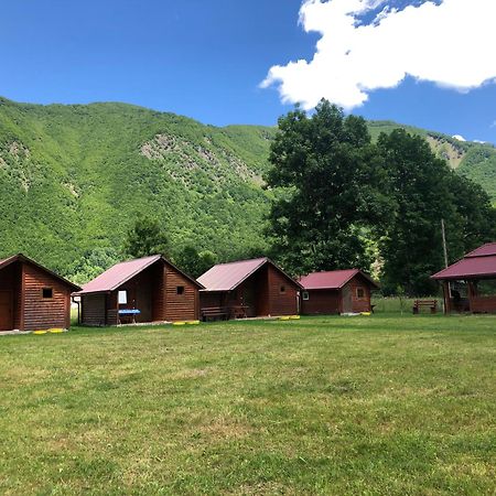 Bungalows-Oaza Vusanje Bagian luar foto