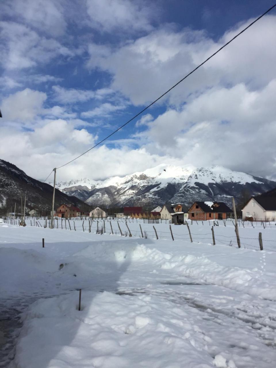 Bungalows-Oaza Vusanje Bagian luar foto