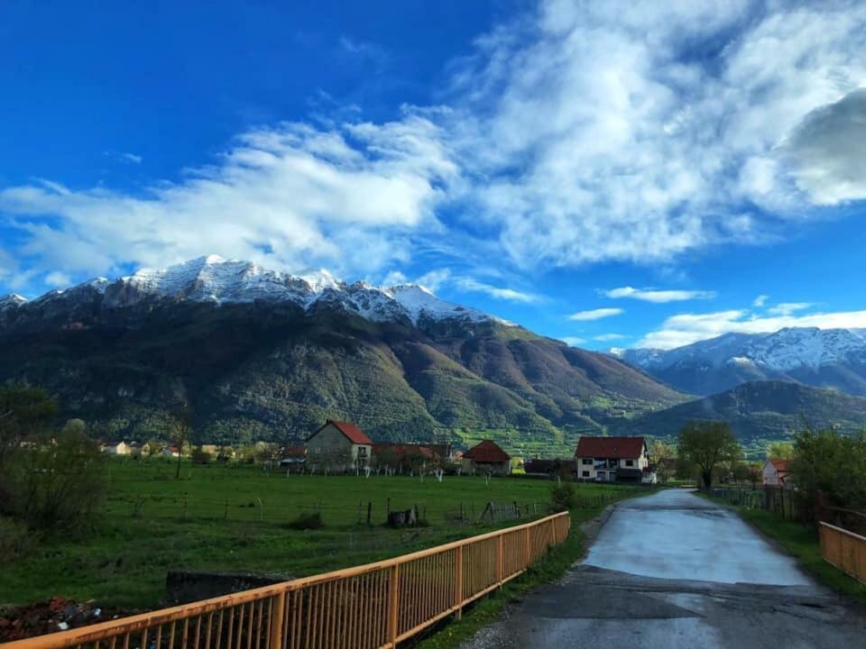 Bungalows-Oaza Vusanje Bagian luar foto